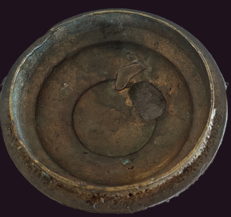Dayak Brunei Naga Dragon Bronze Kedor Kettle 6 Inside view Sarawak Bronze Kedor Kettle