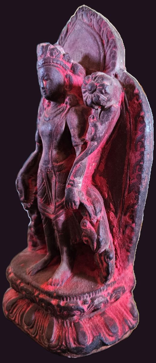 Tibetan Newari Avalokiteshvara Tsa-tsa 1 Tibetan Newari Clay Tsa-Tsa 15th-17th Century Side Profile