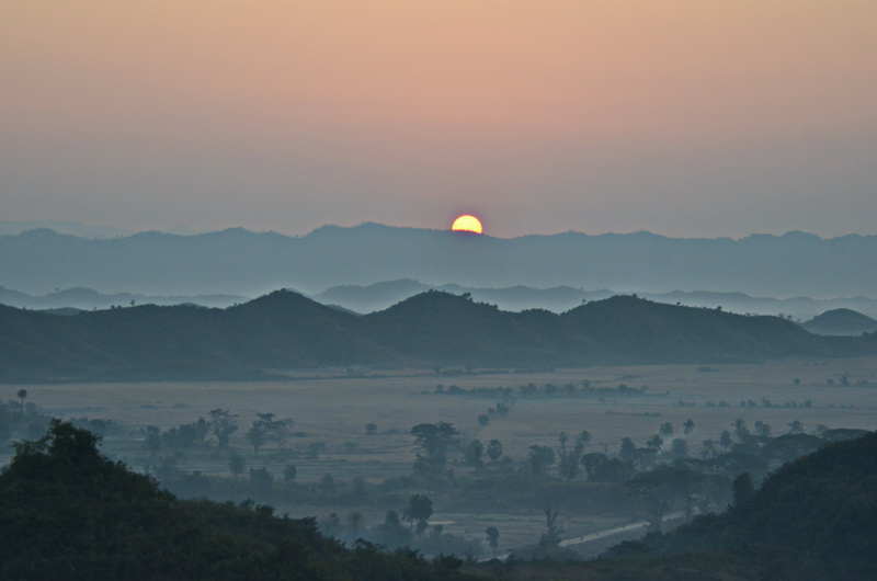 Rakhine State: A Brief Dynastic History 2 Sunrise over Mrauk-u